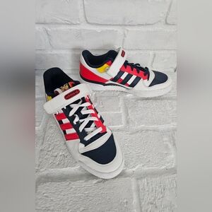 Adidas Lowtop Sneakers SIZE 9